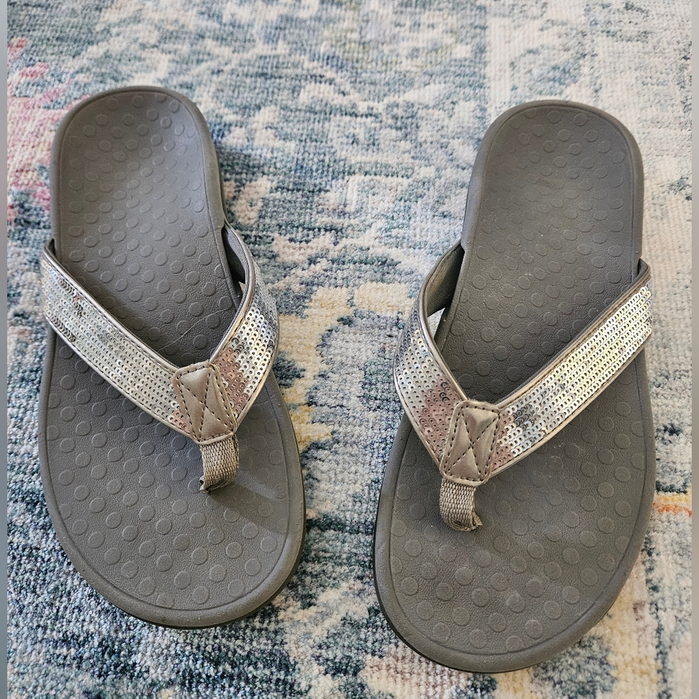 Vionic Silver sequined flip flop sz 7.5, gently used, no sign of wear.
